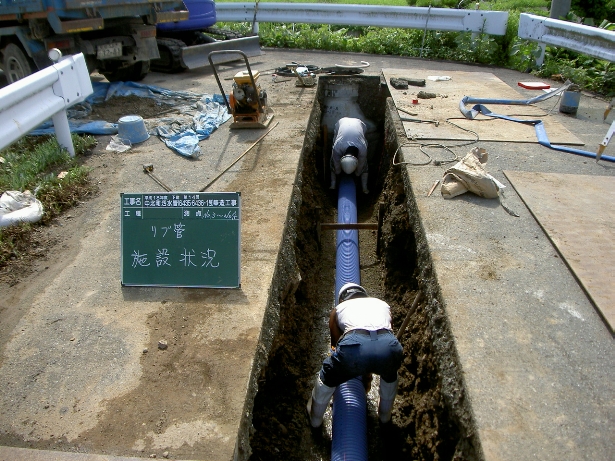 公共土木・配管敷設工事の様子